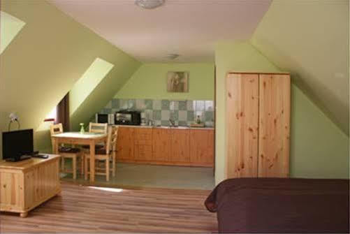 Apartment Villa Attila Hévíz Exteriör bild