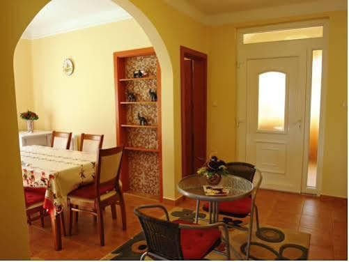 Apartment Villa Attila Hévíz Exteriör bild